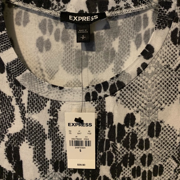 Express Animal Print Crew Neck Tee - Picture 2 of 3